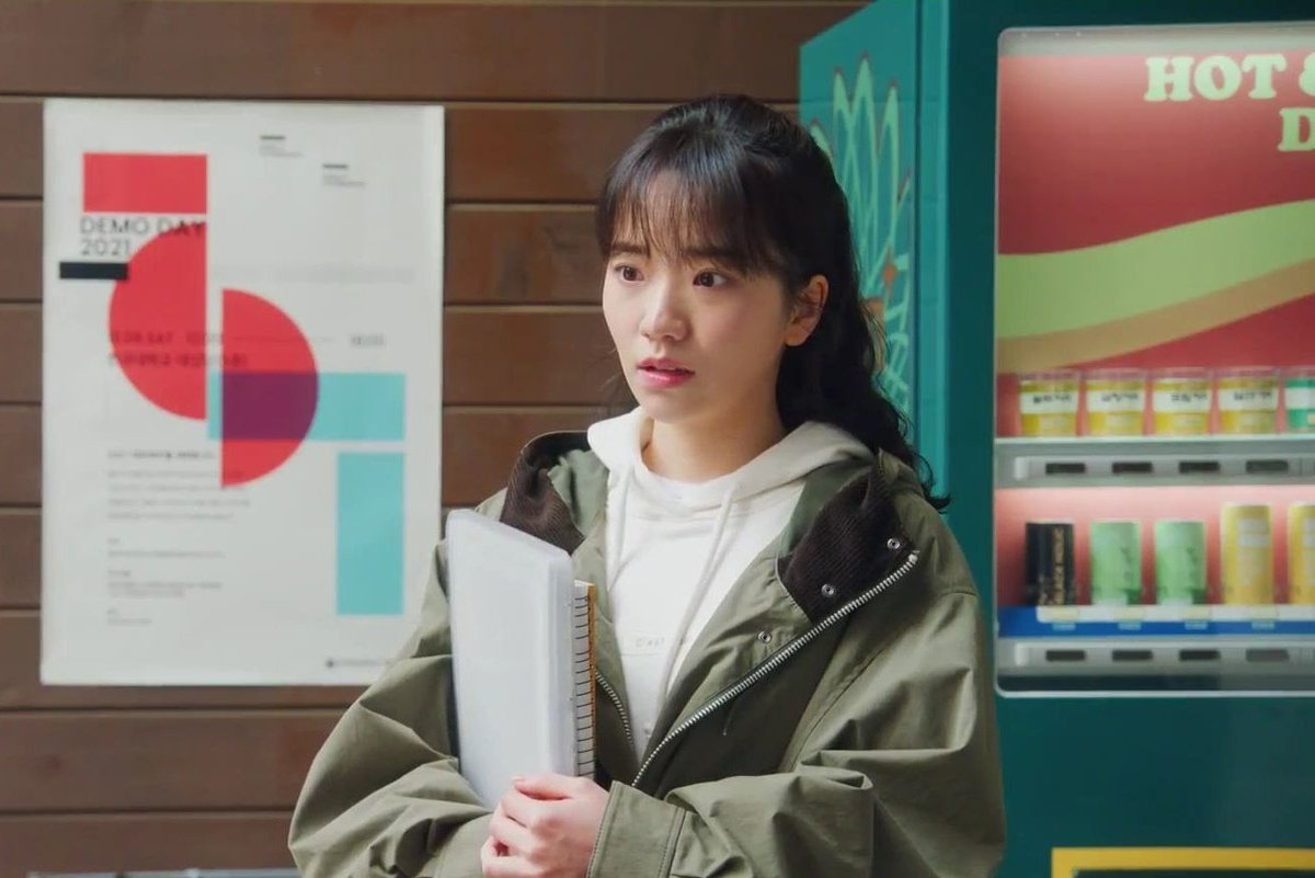DramalandWorld's tweet photo. "Eu entendo o que você está pensando, o Chu Sangwoo é tudo de bom. Ele é inteligente, fofo, bonito e certinho... Eu não estou pensando em me afastar dele, se está pensando em ficar perto dele, vai precisar estar pronta para ficar contra mim."

#SemanticError
#SemanticErrorEp7 https://t.co/Q6NyAZxIfV