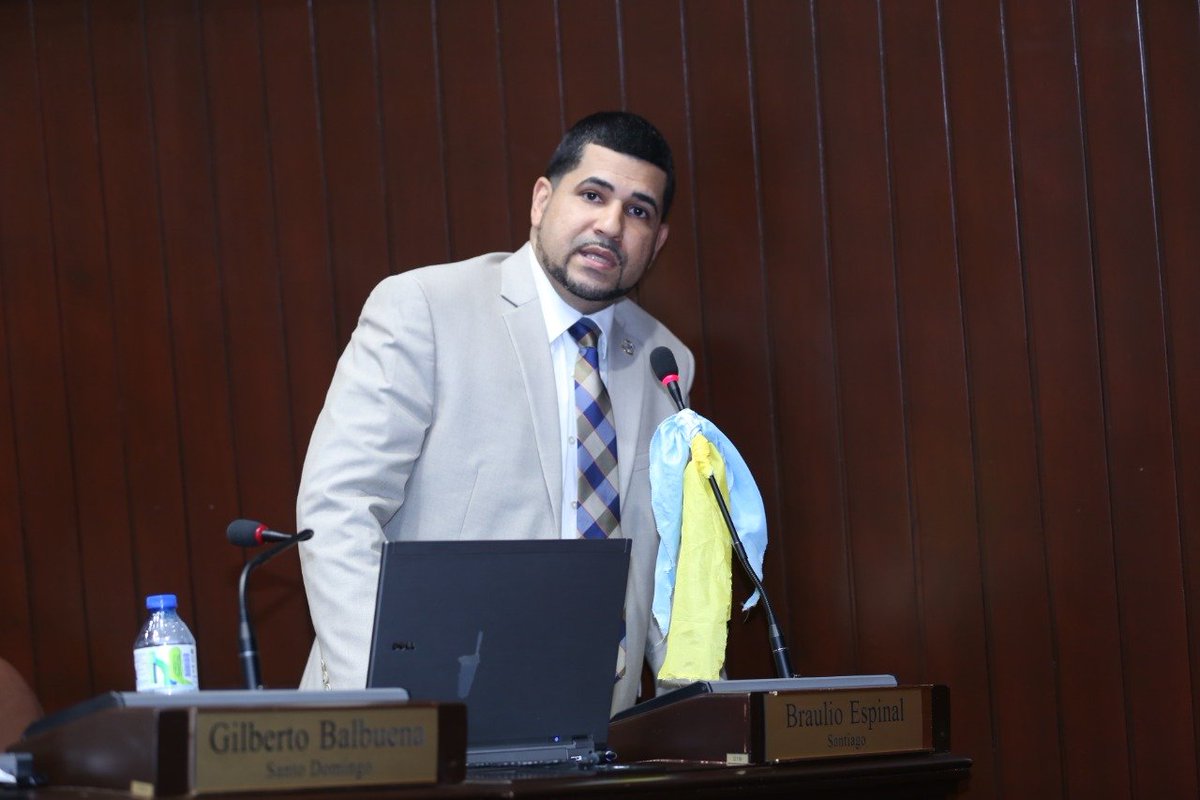 El diputado <a href="/espinal_braulio/">Braulio Espinal</a> dice que es un pedido justo que se construya una sucursal del <a href="/BanreservasRD/">Banreservas</a> en Hato del Yaque, debido a que la población ha crecido mucho desde el censo del 2010. #DiputadosRD