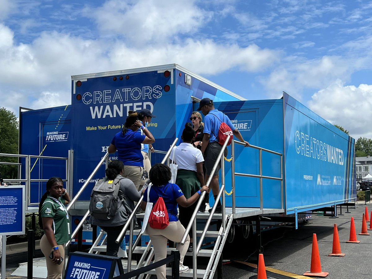 More than 1,500 students will learn more about creating the future as the  #CreatorsWanted Tour showcases what modern manufacturing is all about today and tomorrow. We’re touring students from Detroit at @DowGLBI right now! #TeamUp creatorswanted.org/Midland/