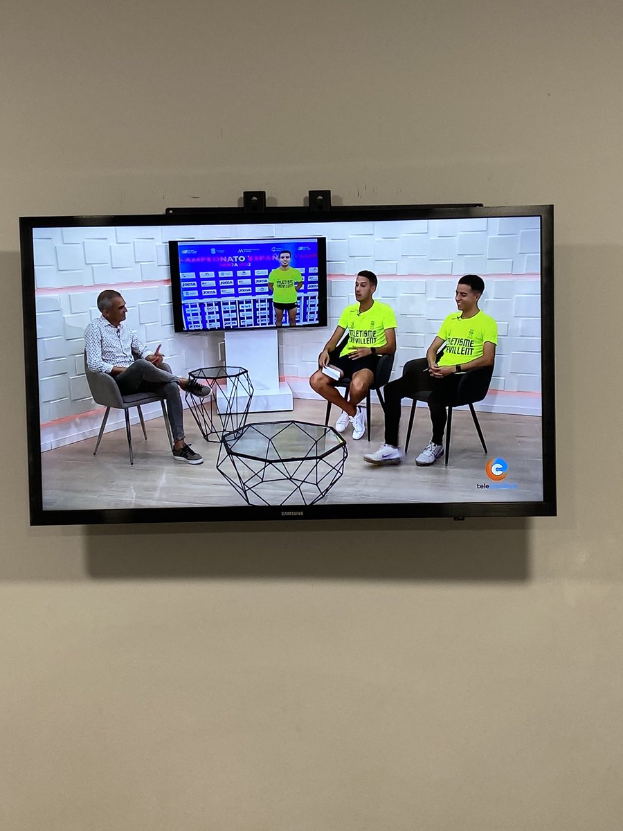 DAmorosCandela's tweet photo. Charlando sobre #AtletismeCrevillent con @hociine98 
🤓📺 https://t.co/etnfo4dkS9