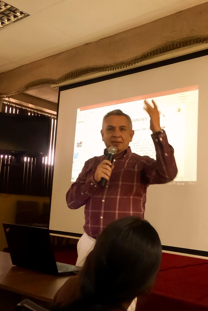 GreenControl2's tweet photo. Universidad Agraria del Litoral. Charla de tratamientos fitosanitarios, énfasis en tratamientos con FGas para control de Pseudococcidos (Cochinilla) en banano. #Greencontrol #fosfoquim https://t.co/40mDEHRsw7