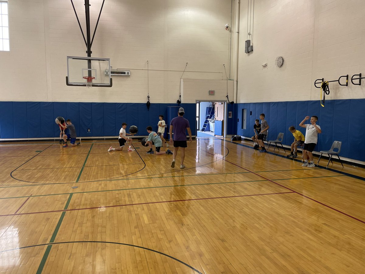 WebWarriorBball's tweet photo. Schroeder alumni @DwyerClay from FitStrength came in today and ran a strength and conditioning station for our guys today. Day 3 of 🏀 camp in the 📚 #Schroederhoops #SchroederWarriors https://t.co/r5syodNA7w