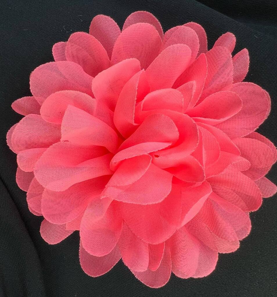 PurpleTulipCo's tweet photo. Pink for a little girl who left on her angel wings today. Her amazing parents are a complete inspiration. Fly high, little one https://t.co/SPEJqvZSuO https://t.co/e3Ofwc0YHN