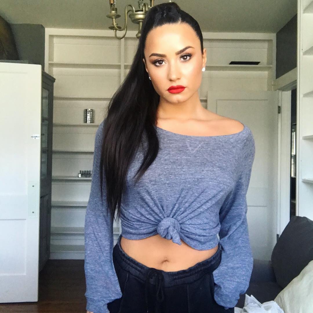 demithrowbackz's tweet photo. 5 years ago today, Demi Lovato posted this picture to their social media: “Obsessed with my long pony 😝 #sorrynotsorry” (July 13, 2017). https://t.co/jhtVV8CEg7