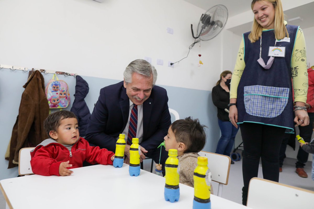 CasaRosada's tweet photo. 👧🧒Se inaugurarán 120 Espacios de Primera Infancia hasta fin de año. #InfanciasCuidadas

El presidente Alberto Fernández (@alferdez) inauguró, en General Rodríguez, el primero de 120, que albergará a 260 niñas y niños de 45 días a 4 años. #PrimeroLaGente

https://t.co/V8yyCPOdh2 https://t.co/iKdB1vfNBH