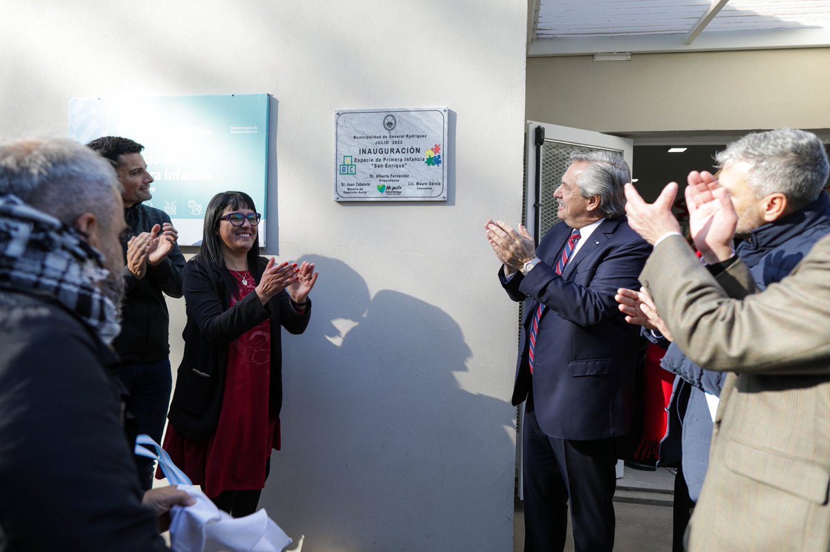 CasaRosada's tweet photo. 👧🧒Se inaugurarán 120 Espacios de Primera Infancia hasta fin de año. #InfanciasCuidadas

El presidente Alberto Fernández (@alferdez) inauguró, en General Rodríguez, el primero de 120, que albergará a 260 niñas y niños de 45 días a 4 años. #PrimeroLaGente

https://t.co/V8yyCPOdh2 https://t.co/iKdB1vfNBH