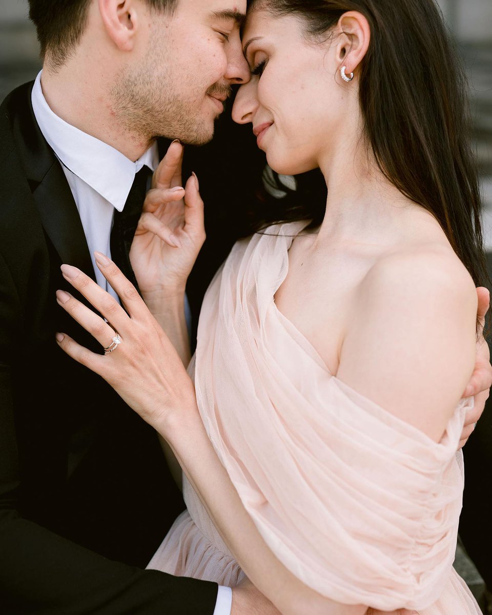 Double-tap if you’re considering having couples' photos taken at some point during your #destinationwedding week.
Shoots like these tend to capture your connection so deeply and in a way that can’t happen with all of your wedding guests around.  
#LFMwai ✨
Photo: Eva Tarnok