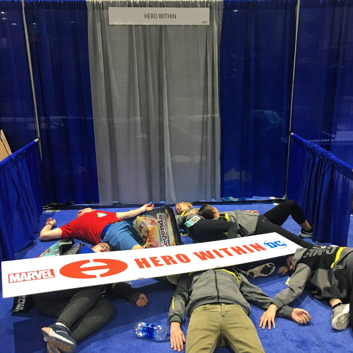 Whether virtual, symbolic or physical, hug a small business exhibitor at Comic-Con. Past 2 years have been brutal. Many have barely made it to this point. For us, a couple of production/shipping challenges have popped up- causing me mad stress😖. So please share the ❤️
#SDCC2022