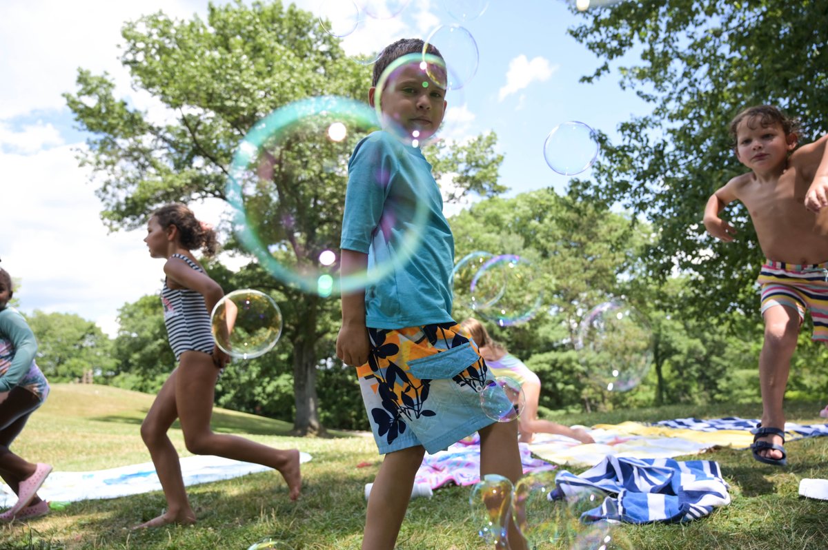 SSASummer's tweet image. North Hills Adventurers campers had a blast blowing bubbles and cooling off with water play today! They also tie-dyed sweat headbands to wear during the color run this Friday! 🎨 ☀️ #SSASummer