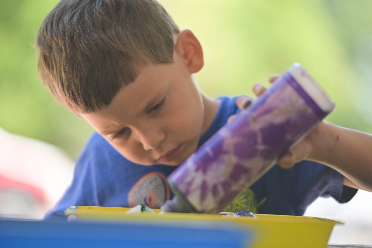 SSASummer's tweet image. North Hills Adventurers campers had a blast blowing bubbles and cooling off with water play today! They also tie-dyed sweat headbands to wear during the color run this Friday! 🎨 ☀️ #SSASummer