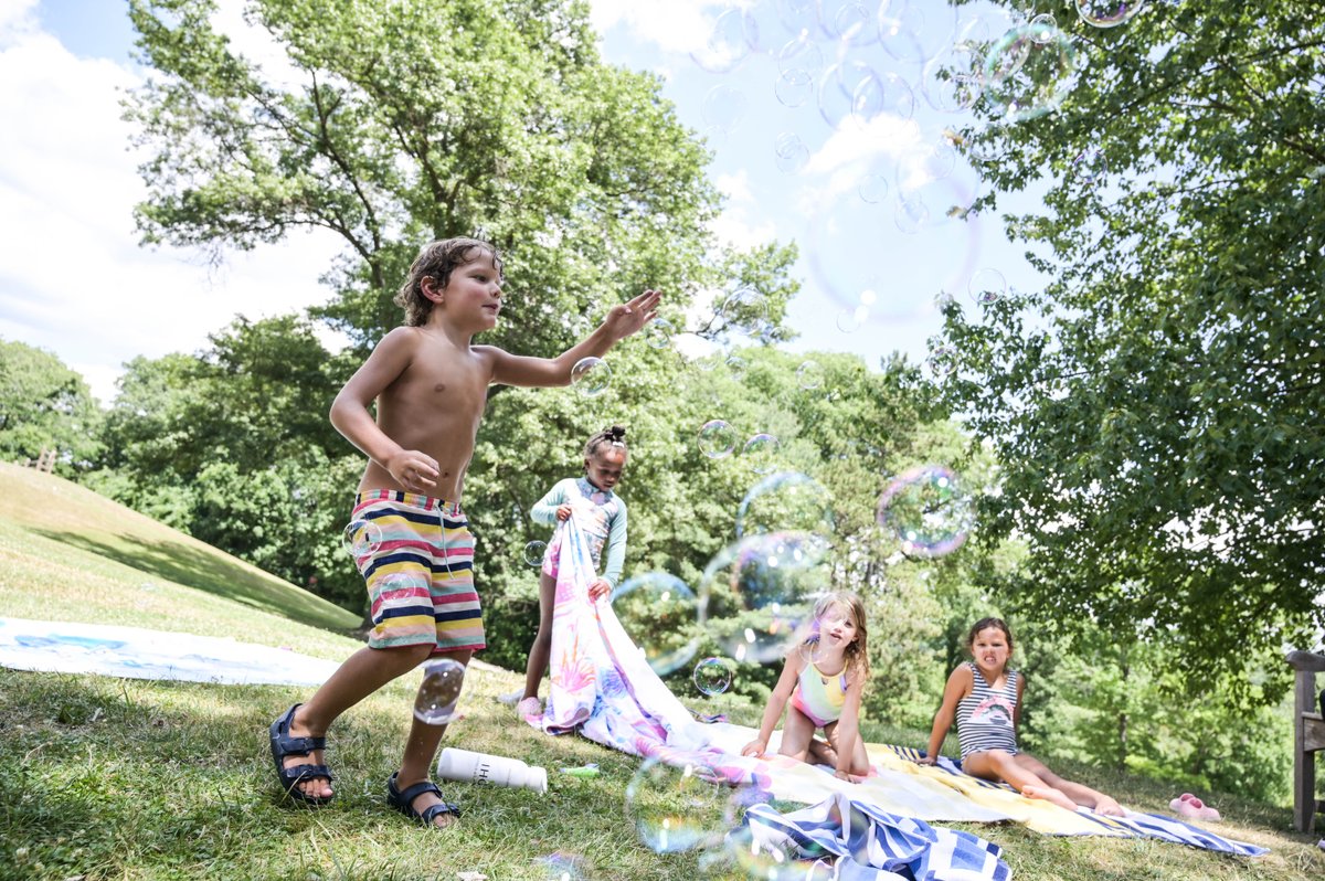 SSASummer's tweet image. North Hills Adventurers campers had a blast blowing bubbles and cooling off with water play today! They also tie-dyed sweat headbands to wear during the color run this Friday! 🎨 ☀️ #SSASummer