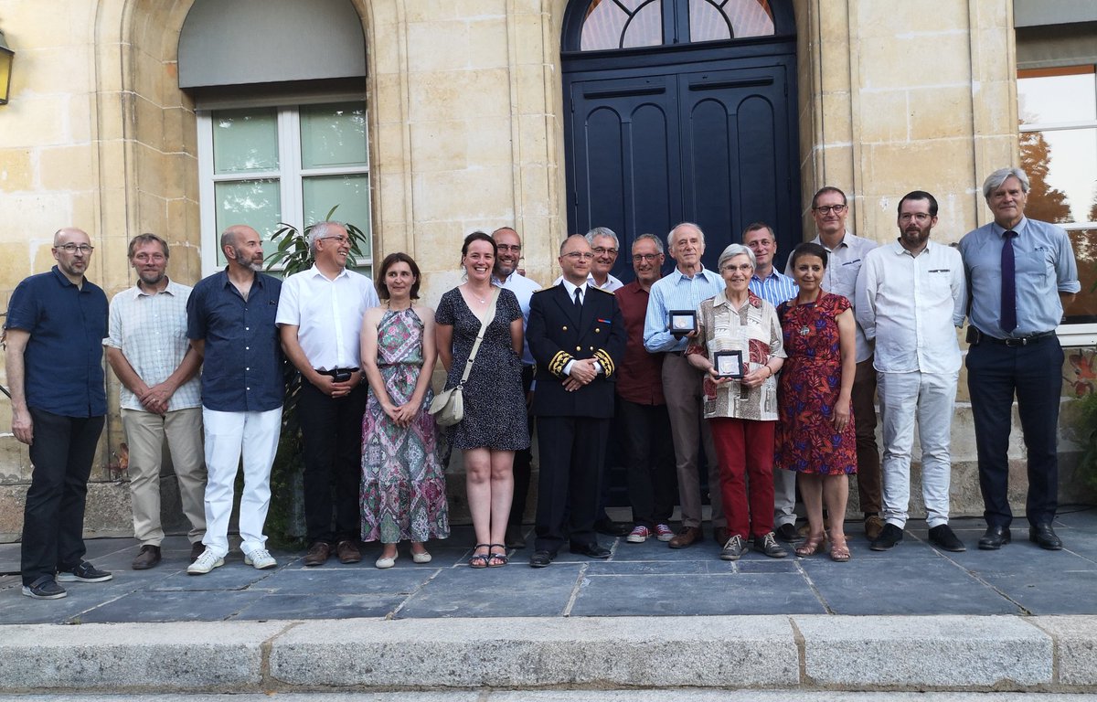 Le <a href="/LAUM_UMR_6613/">Laboratoire d'Acoustique de l'Université du Mans</a> et ses membres fondateurs, Anne-Marie et Michel Bruneau, mis à l'honneur ce soir avec la remise de la médaille de la ville du Mans par <a href="/SLeFoll/">Stéphane Le Foll</a>.  40 ans d'acoustique à <a href="/LeMansUniv/">Le Mans Université</a>!