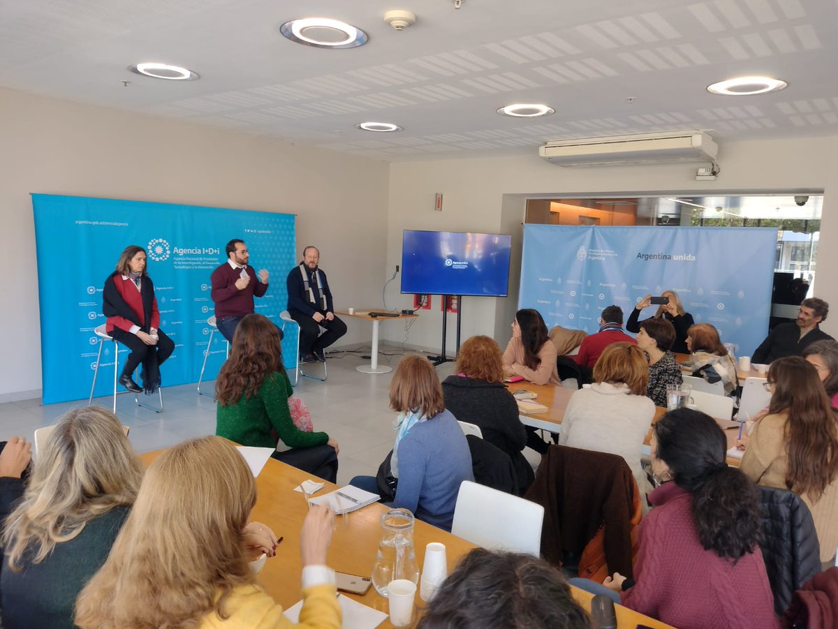 agenciaidiar's tweet photo. Realizamos una reunión de trabajo junto a investigadores, investigadoras y responsables de proyectos PISAC-COVID, el instrumento que busca fortalecer los aportes de las Ciencias Sociales para pensar las transformaciones que el COVID-19 produjo en nuestras sociedades. https://t.co/30JDsUcC6G