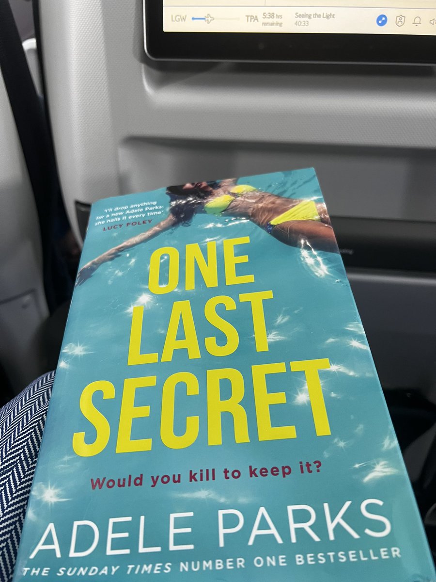 Was so pleased to get my hands on this latest @adeleparks novel before leaving the UK to go back to Florida as it’s not out there until December ✈️ 🏴󠁧󠁢󠁳󠁣󠁴󠁿🇺🇸 🤗 #onelastsecret