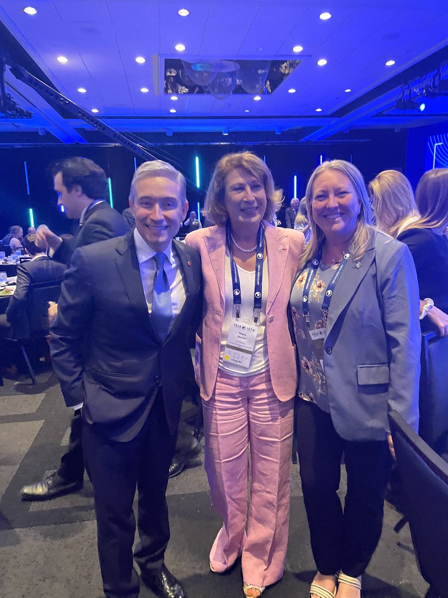 Mona Fortier 🇨🇦 (@monafortier) on Twitter photo Encore des rencontres et panels formidables à la #CDM hier! J'ai assisté au panel sur la décarbonisation de l'industrie aéronautique & eu de bonnes discussions avec <a href="/SophieFallaha/">Sophie Fallaha</a> de <a href="/CEIMIA/">Ceimi Nayeli Aguirre</a>, <a href="/FP_Champagne/">François-Philippe Champagne (FPC) 🇨🇦</a> (1/2) Encore des rencontres et panels formidables à la #CDM hier! J'ai assisté au panel sur la décarbonisation de l'industrie aéronautique & eu de bonnes discussions avec <a href="/SophieFallaha/">Sophie Fallaha</a> de <a href="/CEIMIA/">Ceimi Nayeli Aguirre</a>, <a href="/FP_Champagne/">François-Philippe Champagne (FPC) 🇨🇦</a> (1/2)