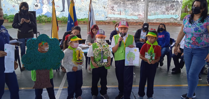 Celebrado 1er Congreso Estadal "Guardianes del Árbol" 🌲🌳🌴
#ZonaEducativa
Sede de la Escuela Nacional "La Concordia",se engalanó con el evento ambientalista
🌎😉
facebook.com/10001294432598…
<a href="/NicolasMaduro/">Nicolás Maduro</a> 
@MPPEDUCACION 
<a href="/_LaAvanzadora/">Yelitze Santaella</a> 
<a href="/Berzabethg1/">Berzabethgandicaoficial</a> 
<a href="/FreddyBernal/">Freddy Bernal</a> 
<a href="/TachiraArbol/">Mision Arbol Tachira</a>