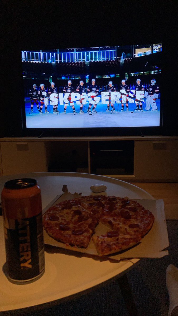 Sånn nyte du siste episodene av iskrigerne. Fasit. <a href="/VIFhockey/">Vålerenga Ishockey</a> <a href="/markushessen1/">Markus</a> <a href="/GabrielRamsli/">GBR</a> <a href="/LucasSkottner/">Lucas Skottner</a>