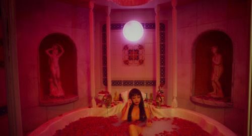 wishingbow's tweet photo. helter skelter (2012) dir. mika ninagawa https://t.co/0Lzf8CRaRq