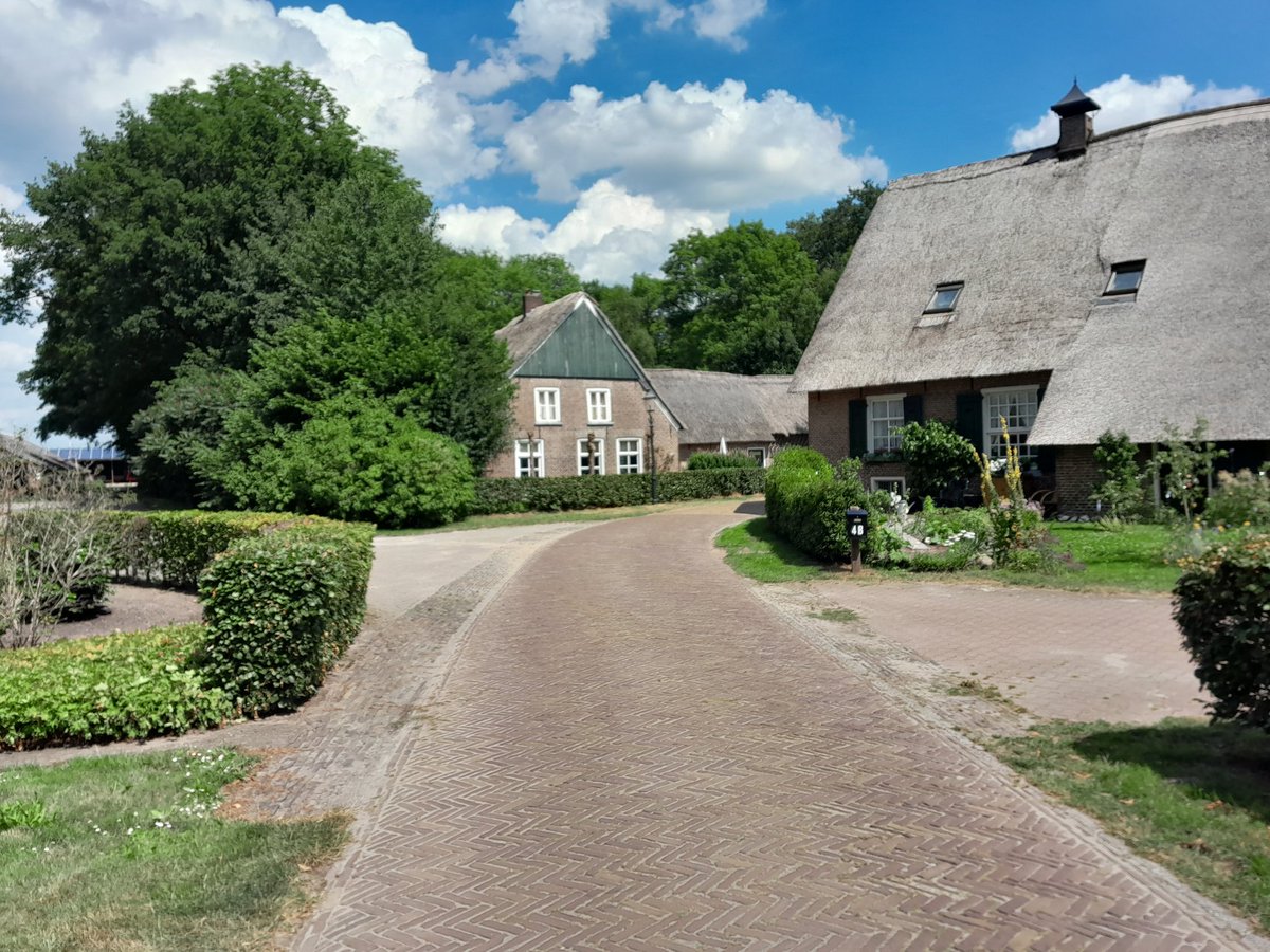 albertbroekman's tweet photo. Vanmiddag op de fiets gezeten voor de verkenning van een nieuwe fiets(thema)route in Drenthe. Ik ben er van overtuigd dat het een mooie fietsroute gaat worden, maar meer kan ik nog niet verklappen en geniet alsvast van de foto's #fietsen #beleven #drenthe @Recreatieschap https://t.co/14KvuY7cyj