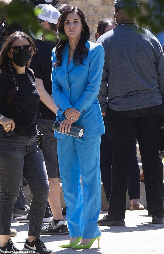 ScreamFR's tweet image. #NEWS Courteney Cox sur le tournage de ‘SCREAM 6’ ! 🎤🩸 #Scream