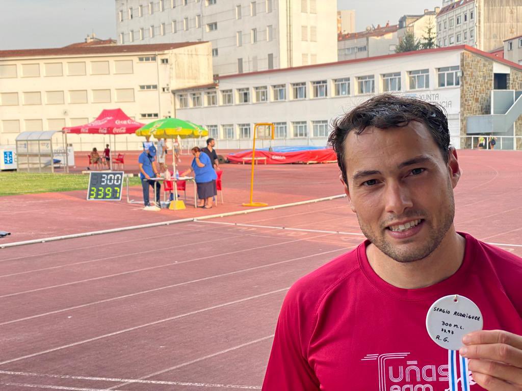 RECORD GALLEGO ABSOLUTO DE 300 METROS - 33.97 superando los 34.02 de mi gran amigo <a href="/maur0triana/">Mauro Triana</a> <a href="/SGimnastica/">Sociedad Gimnástica</a> <a href="/josecarlostunas/">José Carlos Tuñas</a>