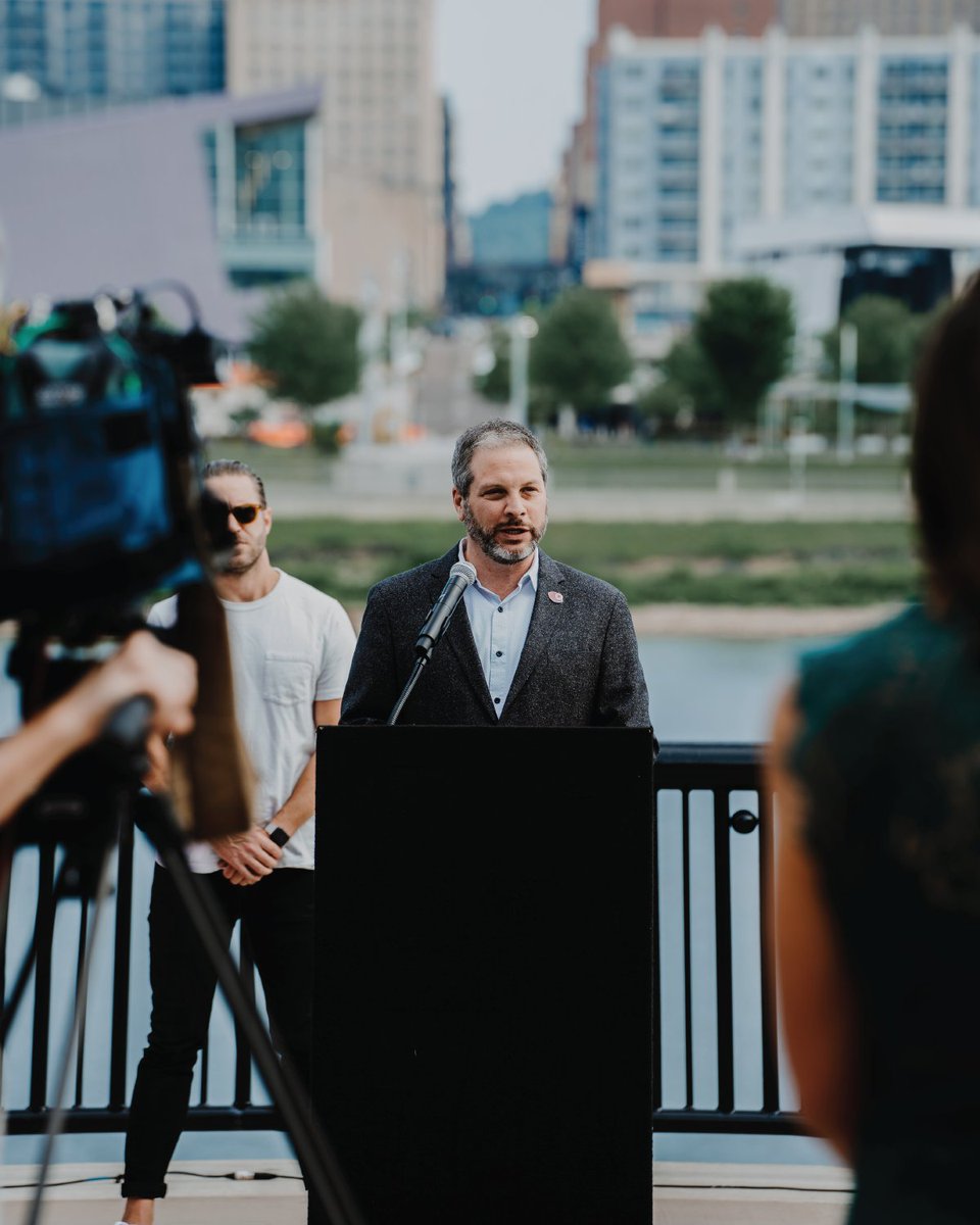 BLINKcincy's tweet photo. The news is out! BLINK illuminated by @ArtsWave will return to NKY. Many thanks to MeetNKY, the cities of Covington and Independence, and the region as a whole for their support. We can’t wait for what’s in store! Stay tuned for more information. https://t.co/eQEoLhUHxV