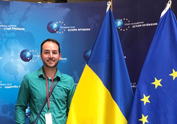 ESatUWMadison's tweet photo. Wisconsin teacher reflects on what he learned during the #BrusselsStudyTour 2022 #MEETEU #BeGlobalReady
Read more: https://t.co/XlFjdbHVjS https://t.co/pwbBoGFlrr