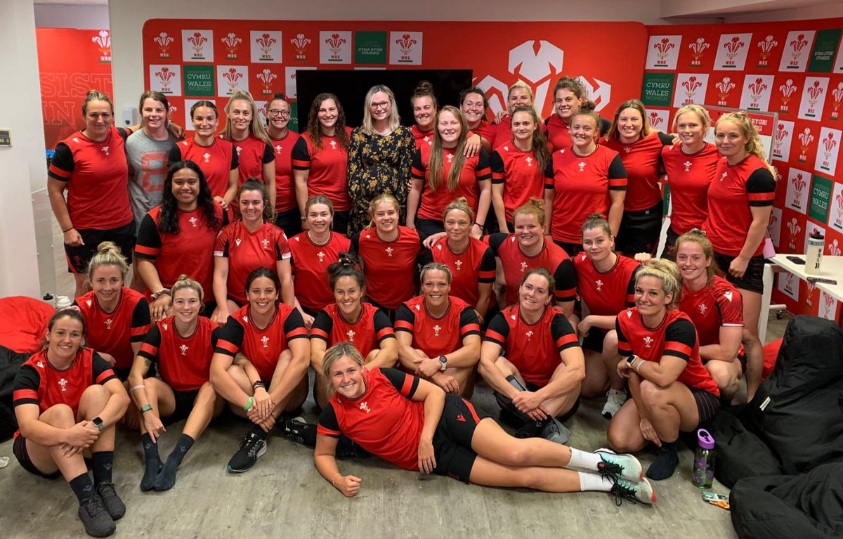 Thanks @CiaraHorne1 for such a brilliant insight into your cycling career and Olympic experience | Diolch o'r galon 👏🏼 #HerStory #WalesWomen