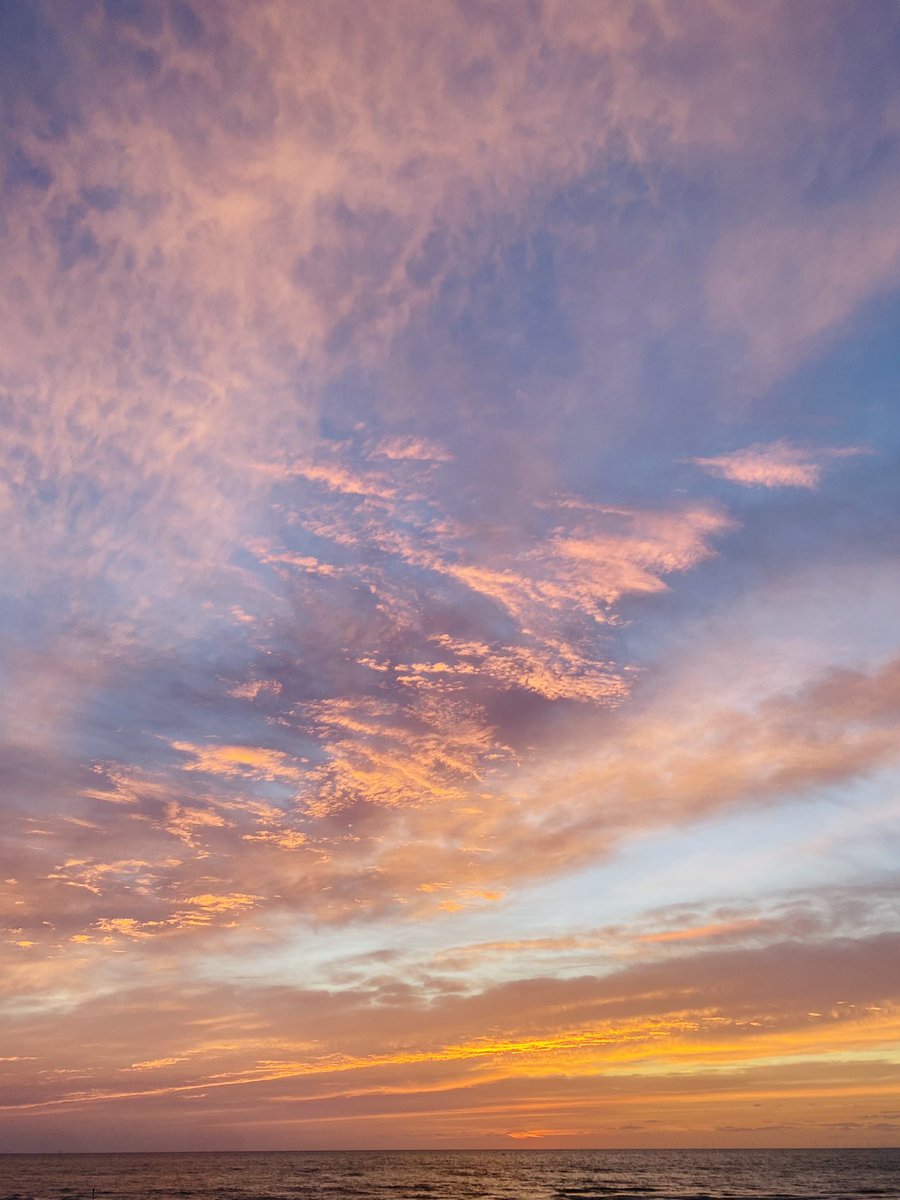 Wat een kunstwerk in de achtertuin! #thisisthehague #mooiestadachterdeduinen #summerinthecity