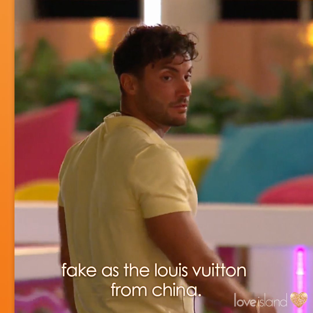 LoveIsland's tweet image. Davide 🤝 one-liners #LoveIsland