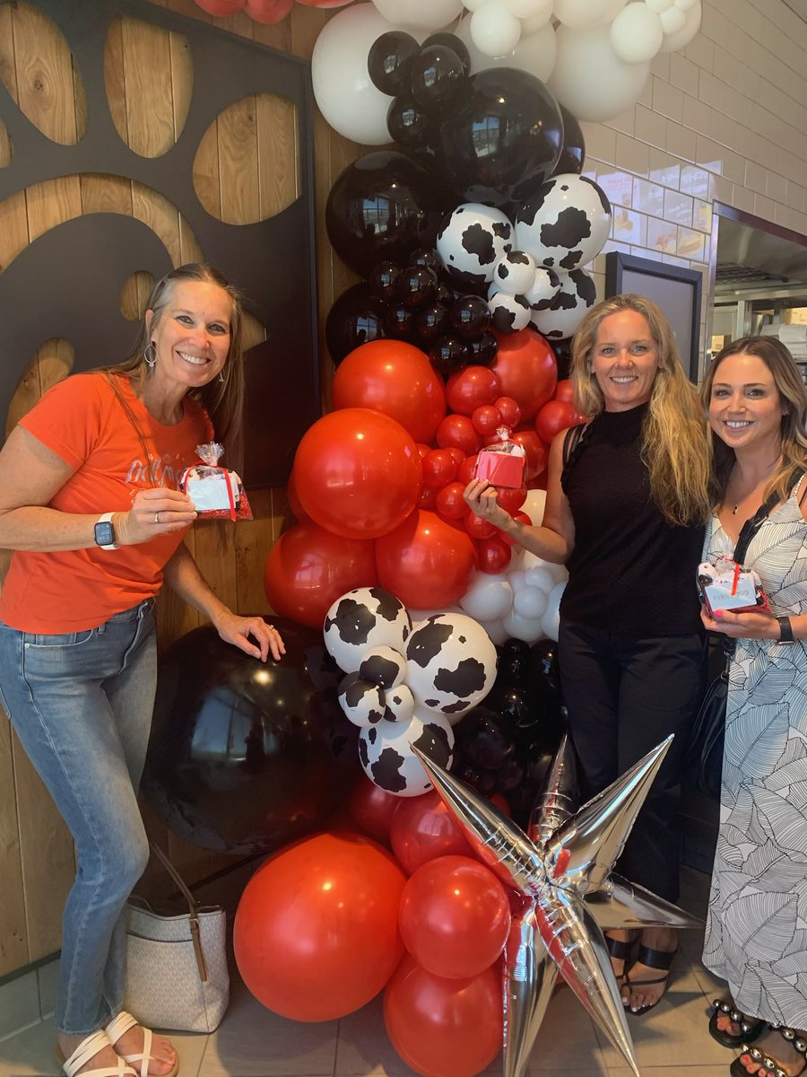 Dolanequip's tweet photo. Hey Panthers! A big thank you to Chick-fil-A for honoring our teachers, Mrs Faraci, Ms Morris, and Mrs Rosam. #pdcmspanthers #panthershavepride #dsusdpride #chickfilA #eatmorechicken https://t.co/6DpvwIL3m6