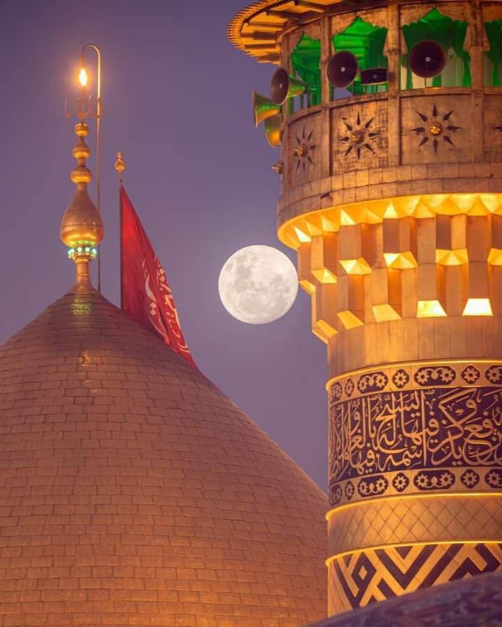 Althebhawy's tweet photo. صورة رائعة لأكبر قمر عملاق في عام 2022 مع قبة الإمام العباس (عليه السلام). https://t.co/ZcVPfh6cE3