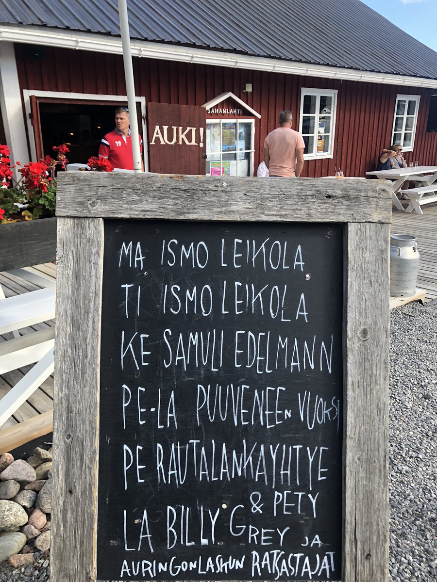 Kesäloman ensimmäinen lounas nautittiin ravintola Koskivahti aurinkoisella terassilla #SahanlahtiResort. 
Rantamakasiinilla näyttää olevan ohjelmaa lähes joka ilta - alkuviikko pienesti ja viikonloppuna isommat orkesterit.