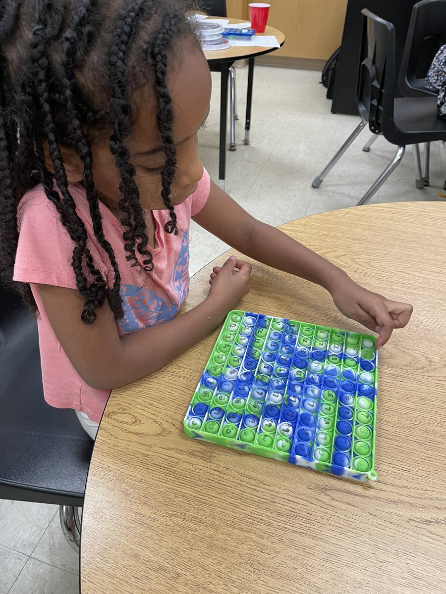 Today some friends played with the 100 pop fidget working on skip counting forward and backward.

<a href="/LauraBa06241838/">Laura Bates</a> <a href="/ClaraHowitt/">Dr. Clara Howitt</a> @MlleParaschak <a href="/dannunzioFDK/">Chris D'Annunzio</a> <a href="/gecdsbpro/">GECDSB PR</a> <a href="/NicoleBacarro11/">Nicole Bacarro</a> #CampWonder #GECDSBSLP2022