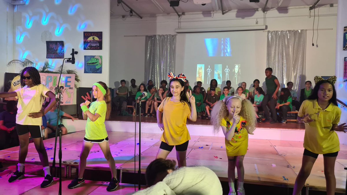 Year 5 bringing the #90s #girlpower whilst supporting the year 6 leavers show with some confident #attitude Well done girls! @NewWaveFed @woodberrydownN4 #spicegirls #leavershow #leavers2022 #schoolperformance