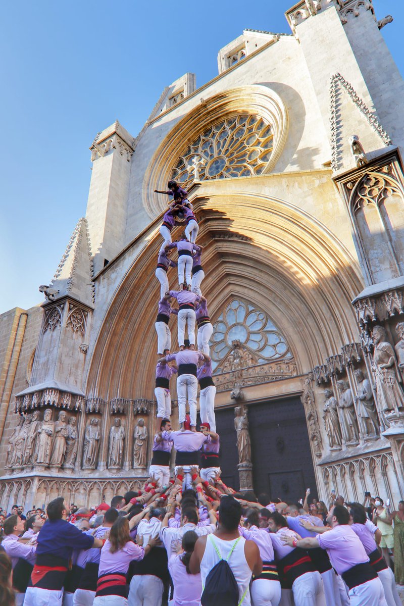 JoveDeTarragona's tweet photo. ✌🏽 Avui hem fet el primer doblet de la temporada als peus de la Catedral!

💫 El resultat ha estat: 4d8, 3d8, 7d7, 4d7a, 2pd5 (+idpd5) i 4pd4.

🔜 Propera parada: Torredembarra!

📸 F. Virgili

#AraJove #castellers #castelleres https://t.co/3xWgUuVfru