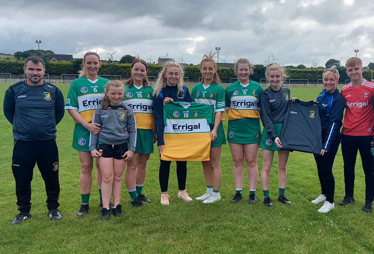 StColmsGACDrum's tweet photo. Tonight before our Senior game @ErrigalGroup reps Maira and Eimear presented the girls and management with new jerseys, skorts and training tops. 

We want to thank Errigal for this gesture and for the continued support they provide throughout the club. https://t.co/5oiX2PHooC
