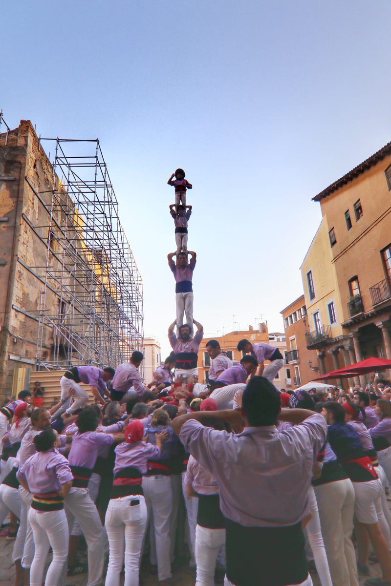 JoveDeTarragona's tweet photo. ✌🏽 Avui hem fet el primer doblet de la temporada als peus de la Catedral!

💫 El resultat ha estat: 4d8, 3d8, 7d7, 4d7a, 2pd5 (+idpd5) i 4pd4.

🔜 Propera parada: Torredembarra!

📸 F. Virgili

#AraJove #castellers #castelleres https://t.co/3xWgUuVfru