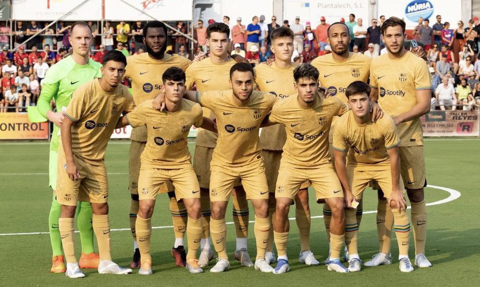 UniqueSG_ES's tweet photo. 13/07/2022. Debut con el primer equipo del @FCBarcelona para @_ArnauCasas. ¡Llenos de orgullo!

Ese dorsal 25, para la historia. Tu historia. 

Enhorabona, Arnau🤜🏼🤛🏼 
#ArnauCasasThePlayer 
#DebutAlert 🚨 https://t.co/d9rnClsbIE