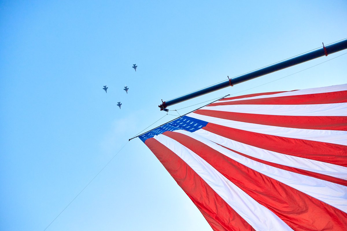 SuperiorRigging's tweet photo. We’ve had the honor of using one of our cranes to hoist the flag over the annual @ajcprr  for many years. We are happy to be a part of such a special tradition for the @CityofAtlanta. Fun fact, this race is the world’s largest 10k! #SRE #MakingtheToughLookEasy #Cranerental https://t.co/Pxy6HUl88n