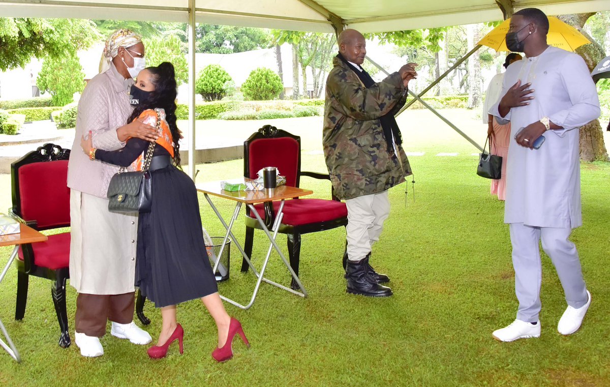 kacungira's tweet image. Celebrities have big ideas for Uganda. Akon: “Akon City, which will operate using my own cryptocurrency, Akoin”. 
Kanye West: “Uganda should be like Jurassic Park”. Terrence Howard: “Bringing a new form of flight to Uganda using the geometry of hydrogen”.