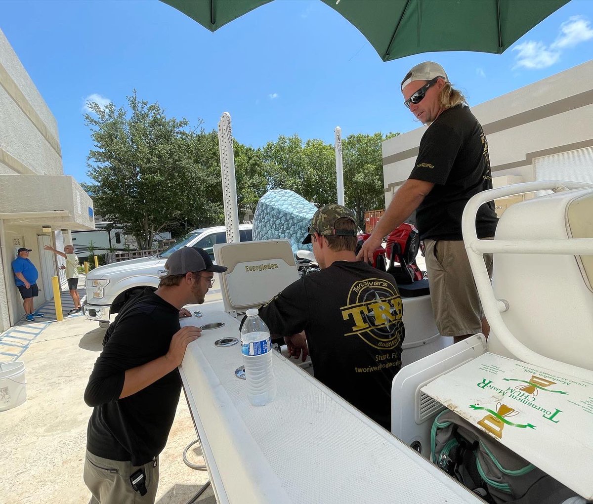 tworiversboats's tweet photo. You know when the umbrellas go up, sh*t’s about to get done! 💪
•
•
•
#tworiversboatworks #mercurymarine #mercuryoutboards #yamaha #yamahaoutboards #suzuki #suzukioutboards #tohatsu #outboards #outboardrepair #outboardexpert #outboardengine #florida #treasurecoast https://t.co/nHnHs2VEN1