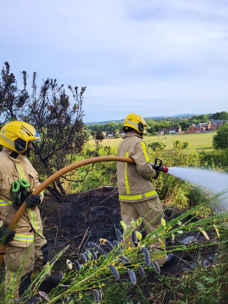 Much Wenlock Fire Station (@sfrs_wenlock) on Twitter photo This evening, the crew were diverted to a grass fire in Horsehay whilst en route to a routine training session.
For more details of this incident, head over to the <a href="/shropsfire/">Shropshire Fire and Rescue Service</a> incident page.
shropshirefire.gov.uk/105263
#OnCall #MuchWenlock #ShropsFire #Telford #NeedMore This evening, the crew were diverted to a grass fire in Horsehay whilst en route to a routine training session.
For more details of this incident, head over to the <a href="/shropsfire/">Shropshire Fire and Rescue Service</a> incident page.
shropshirefire.gov.uk/105263
#OnCall #MuchWenlock #ShropsFire #Telford #NeedMore