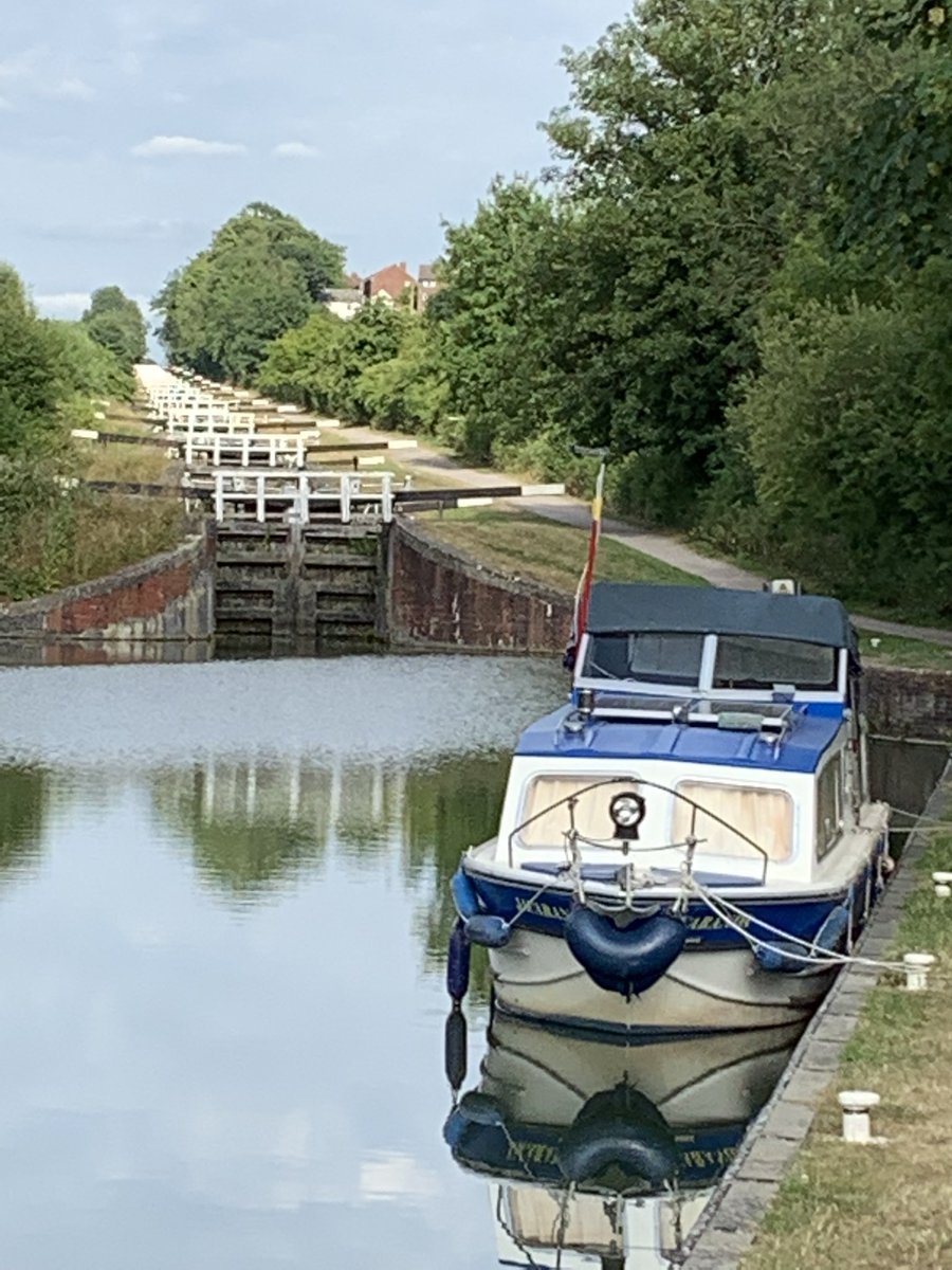 One Man &amp; his Bike: great #cycle trek across central #Wiltshire today - mainly off-road via byways, old railway routes &amp; canal tow paths. Pics of final leg along Kennet &amp; Avon Canal: (1) The sign said ‘Barge In(n)! (2) Flower deck &amp; swing bridge (3) Heron (4) Caen Hill locks.