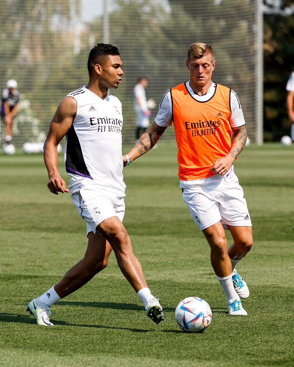 elchiringuitotv's tweet photo. 🛡️ El CENTRO del CAMPO del @realmadrid, preparándose para la PRETEMPORADA

📅 El REAL MADRID debutará el 24 de JULIO ante el @FCBarcelona https://t.co/WBP242ue8x