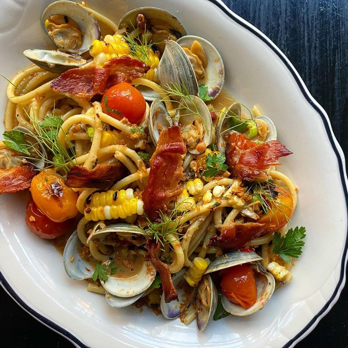 budandmarilyns's tweet photo. Another day another dinner special from Chef: Clams and bucatini with crispy house pancetta, charred corn, grilled fennel, blistered tomatoes, herbs &amp; fried garlic ✨ https://t.co/AGHM3ayFrp