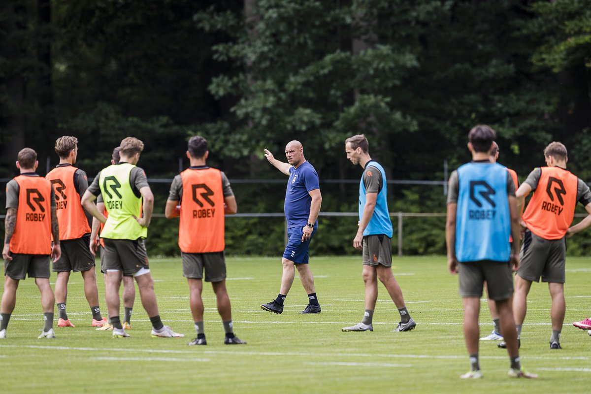supclubwII's tweet photo. Willem II is deze week op trainingskamp in Oisterwijk en op dag 3 stond een training en team activiteit op de planning. Een impressie….🔴⚪️🔵
Foto’s: Toin Damen
#SCWillemII https://t.co/rZNJGDn3jC