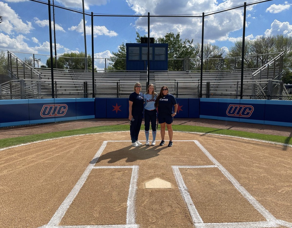 Emily Brecht tweet media