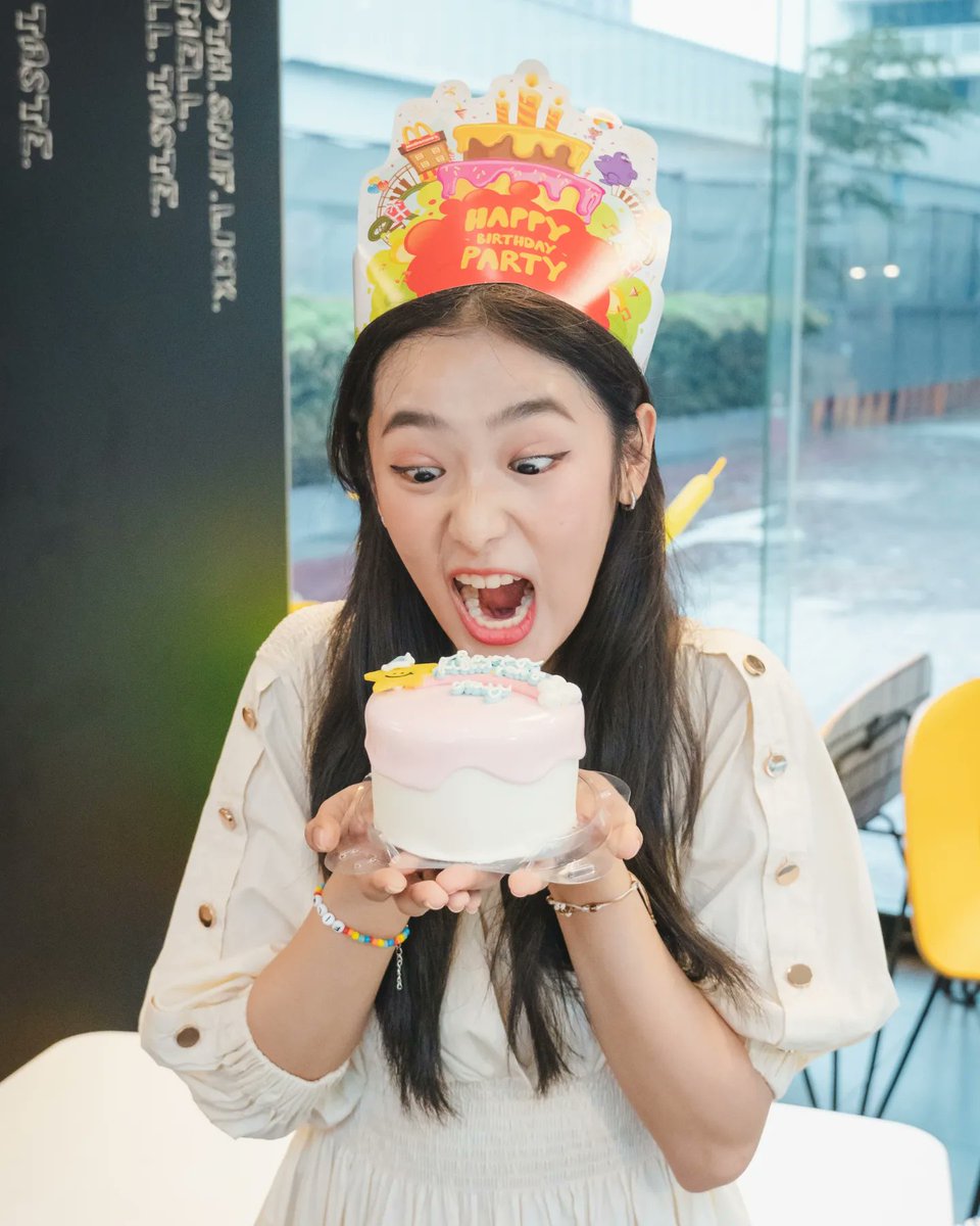 rachanunfamily's tweet photo. Happy Birthday 🎂🎉❤️
คูมฟิล์มของพวกเรา @filmracha 
ขอให้มีความสุขมากๆๆๆๆๆๆๆ 🥰
สุขภาพร่างกายแข็งแรงนะคะ 💪
มีงานเข้ามาเยอะๆ 👍
มีคนที่ชื่นชอบ รักและเอ็นดูฟิล์ม 
เพิ่มขึ้นทุกวันๆน๊าาา 😘💘

#22ndBirthdayFilmRCN 
#filmrachanun  
#afujifilm 
#ฟูจิฟิล์ม 

📸 : @toni_thanakorn https://t.co/Dak0LE56O3