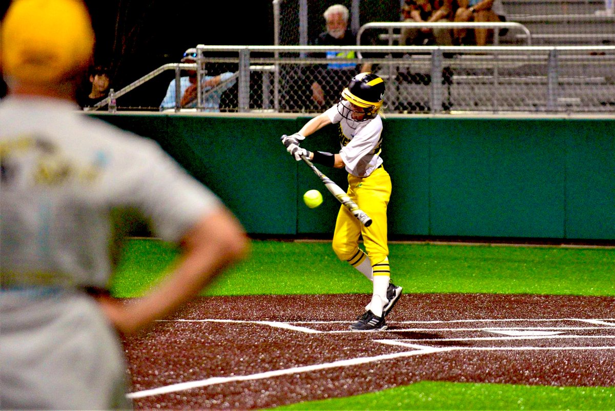 Chloe_good_01's tweet photo. I have decide to commit to McPherson college to play softball! I am so excited to be apart of the bulldog family! I would like to thank everyone who helped me in my journey to play at the next level. @MacBulldogsSB #softball #Bulldogs #forneysoftball #readytogo #family https://t.co/Jo5uSxNxjz